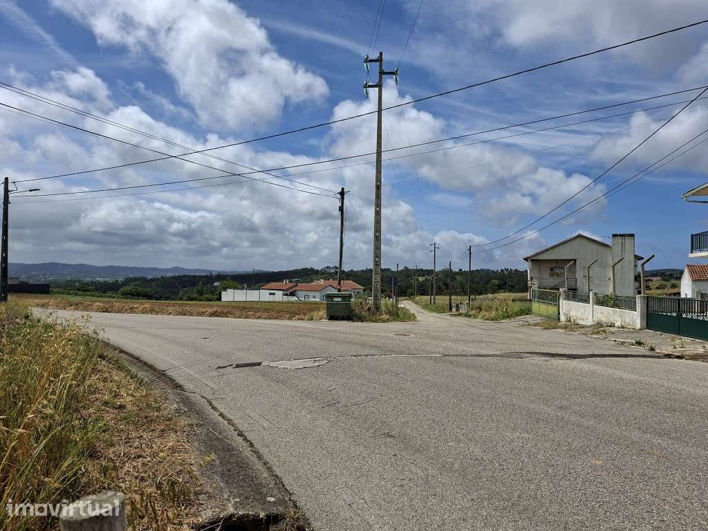 Terreno Urbano com 976 m² com Projeto Aprovado para Moradia V3 Térr... - Grande imagem: 5/5