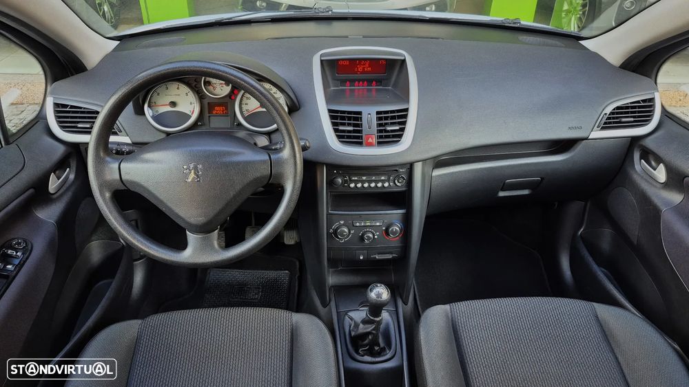 Peugeot 207 1.4 16V Trendy - 8