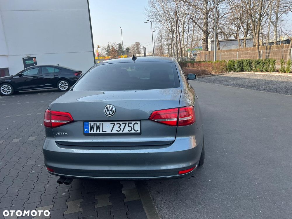 Volkswagen Jetta 2.0 Base - 13