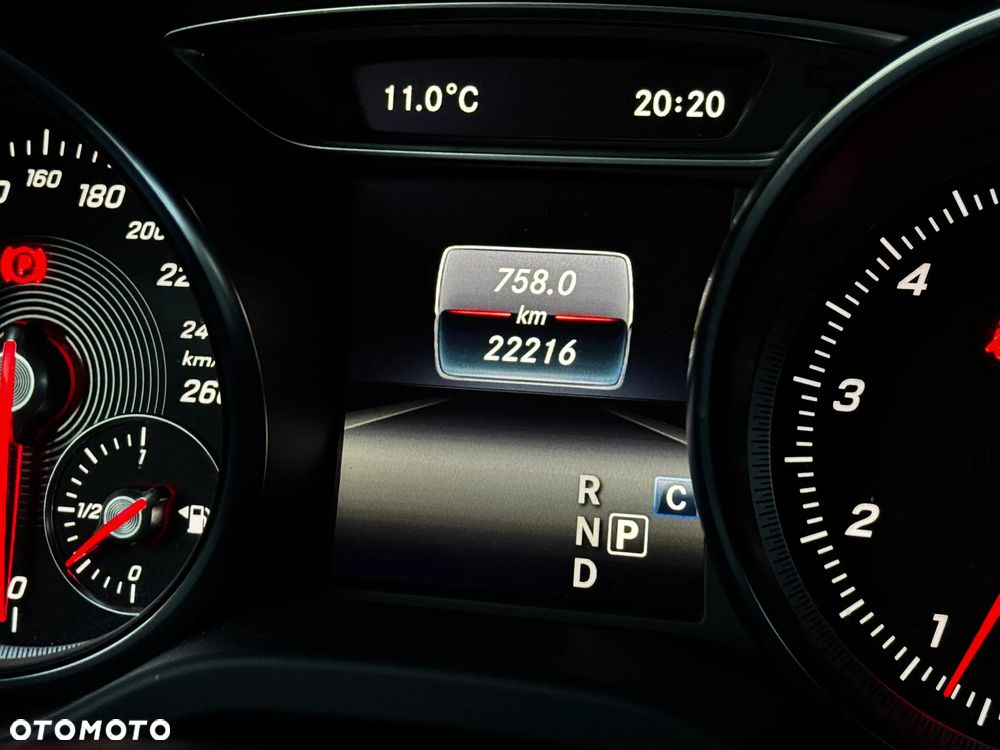Mercedes-Benz CLA 200 7G-DCT AMG Line - 19