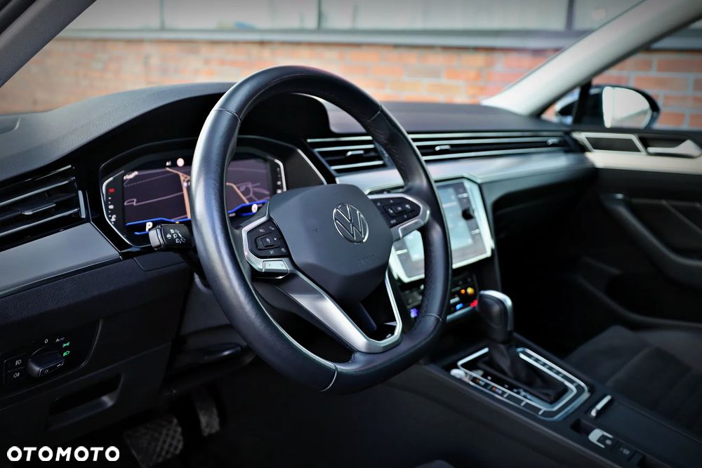 Volkswagen Passat Variant 2.0 TSI Elegance DSG - 16