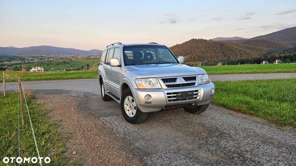 Mitsubishi Pajero - 2