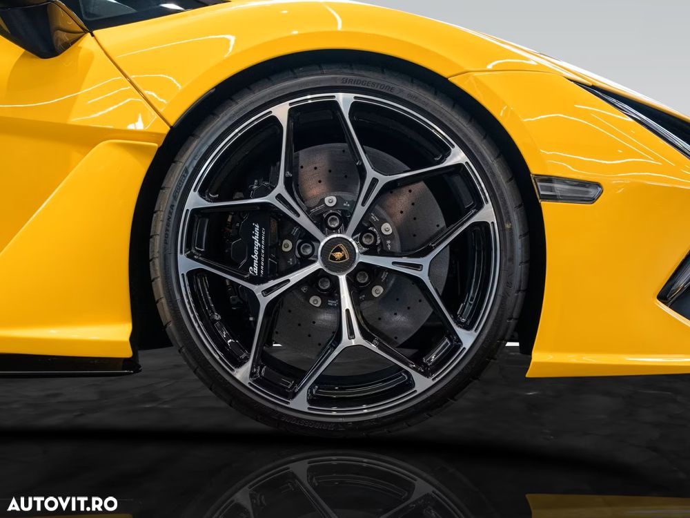 Lamborghini Revuelto - 9