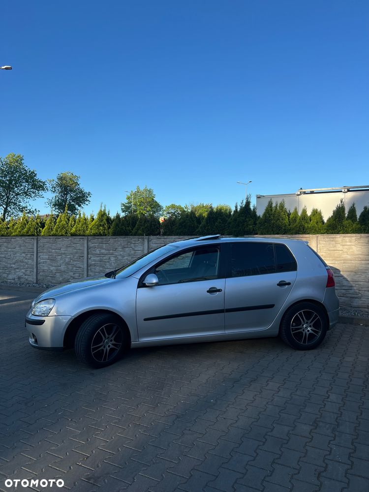 Volkswagen Golf 1.6 FSI Comfortline - 4