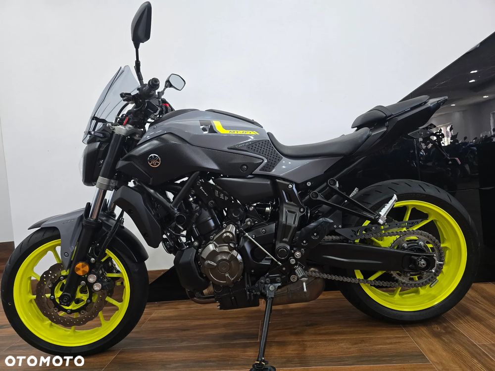 Yamaha MT - 28