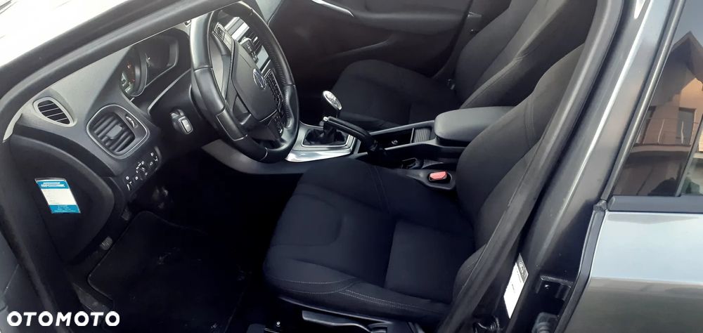 Volvo V40 D2 Momentum - 19