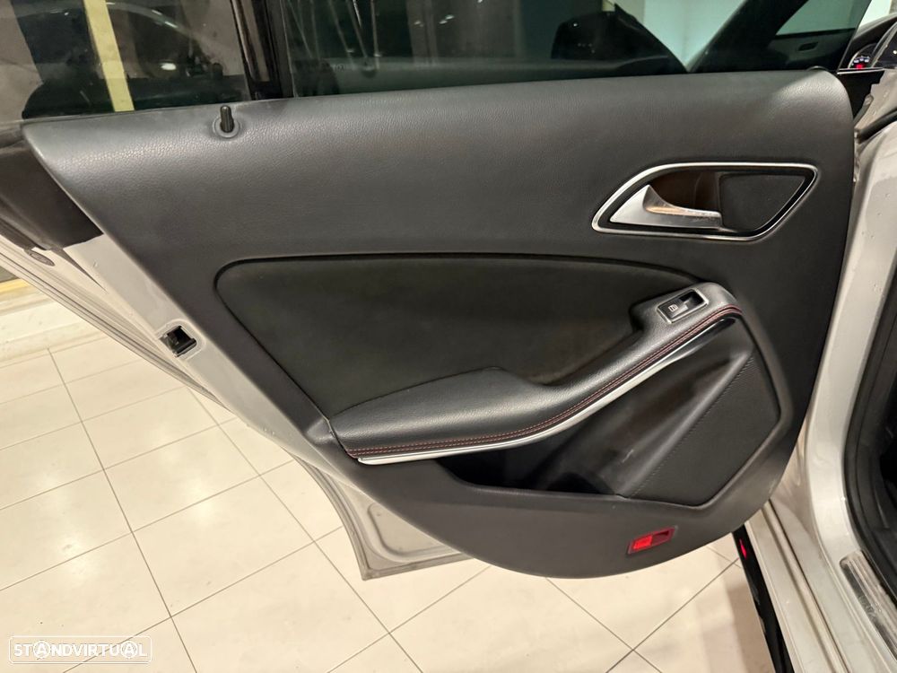 Mercedes-Benz CLA 180 d Shooting Brake AMG Line Aut. - 31