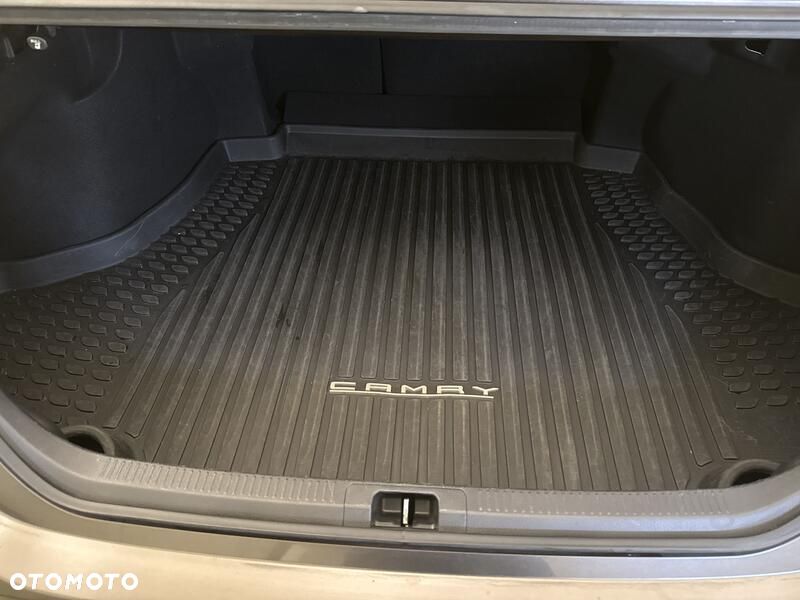 Toyota Camry 2.5 Hybrid Executive CVT - 24