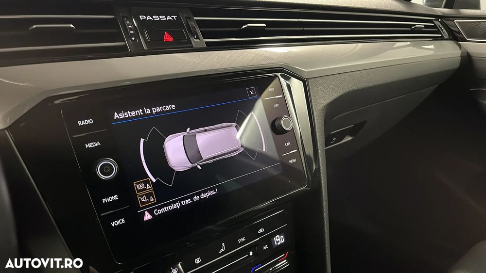 Volkswagen Passat 2.0 TDI DSG Trendline - 23