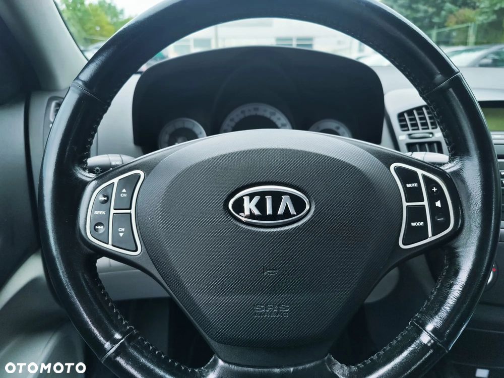 Kia Ceed - 10