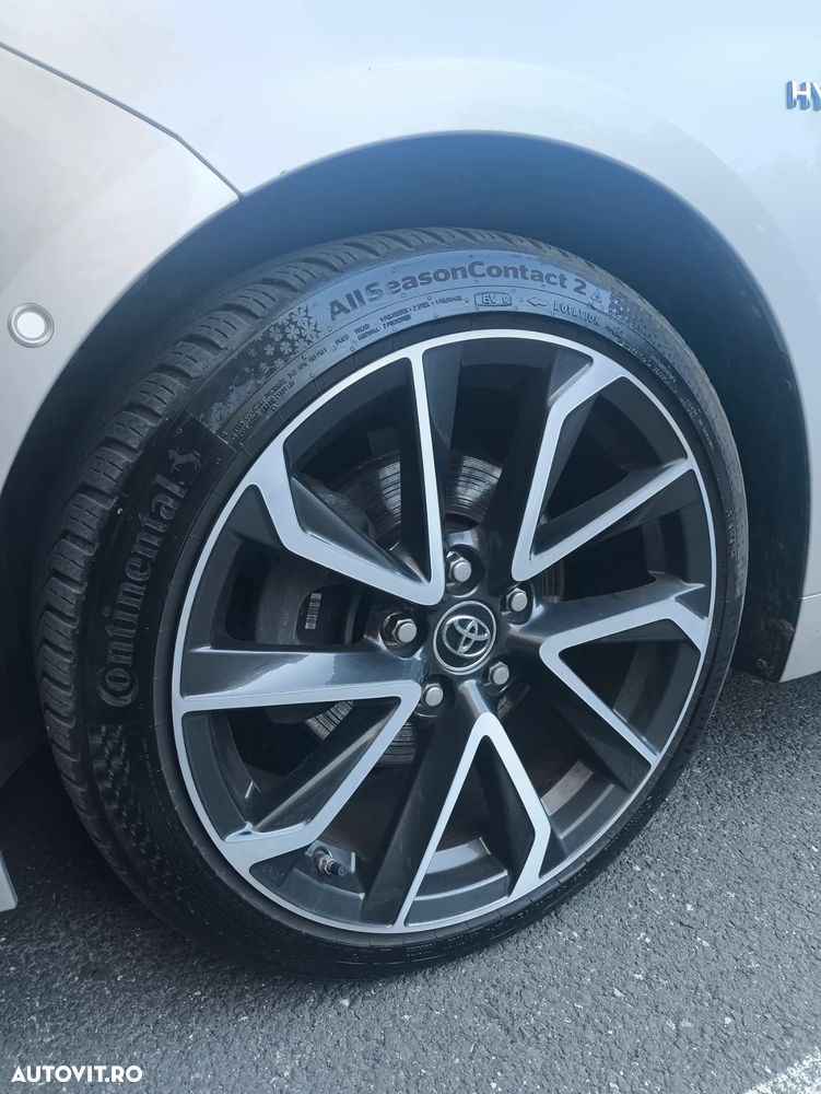 Toyota Corolla 2.0 Lounge - 26