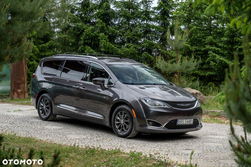 Chrysler Pacifica - 2