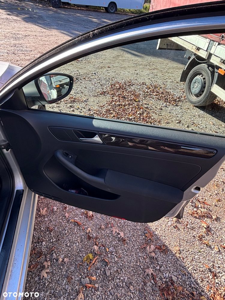 Volkswagen Jetta - 27
