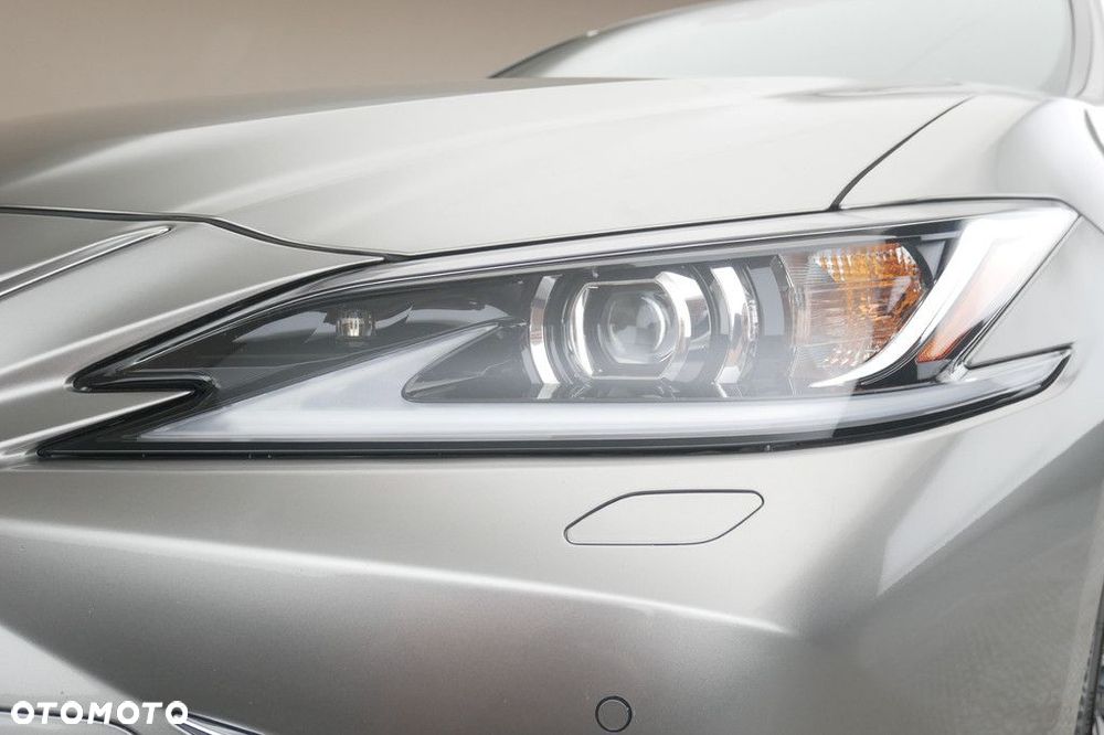 Lexus ES 300h Business Edition - 13