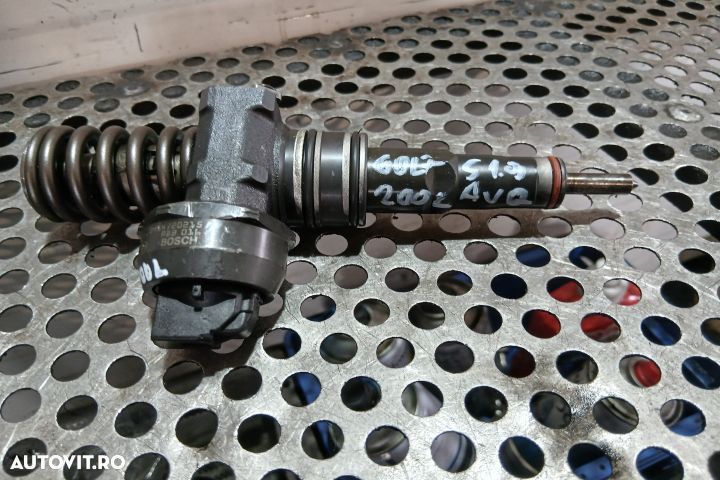 Injector motorina 038230073AG AVQ Volkswagen VW Golf 5 [2003 - 2009] - 2