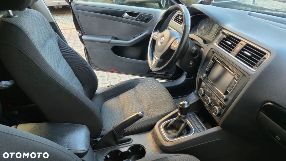 Volkswagen Jetta 1.6 TDI Comfortline - 13