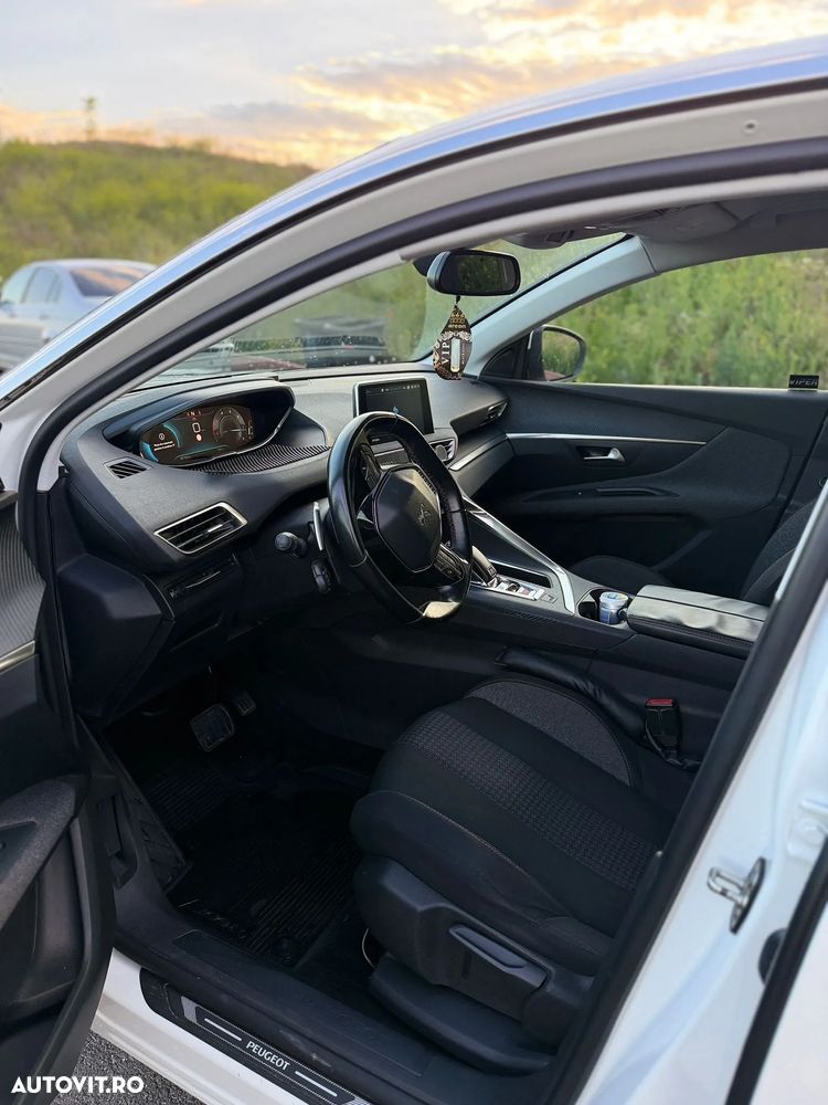 Peugeot 3008 1.6 BlueHDI S&S EAT6 Allure - 5