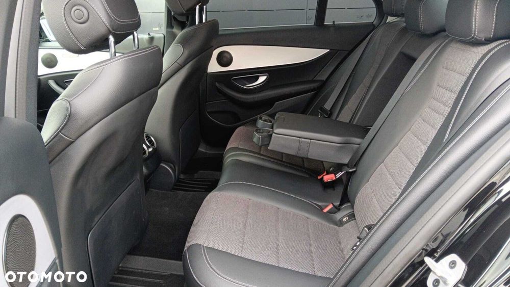 Mercedes-Benz Klasa E 220 d 4-Matic AMG/Avantgarde - 9