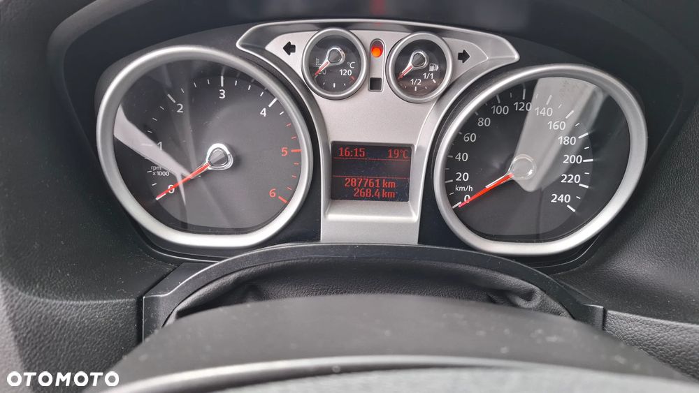 Ford Focus 1.6 TDCi cDPF Ambiente - 12