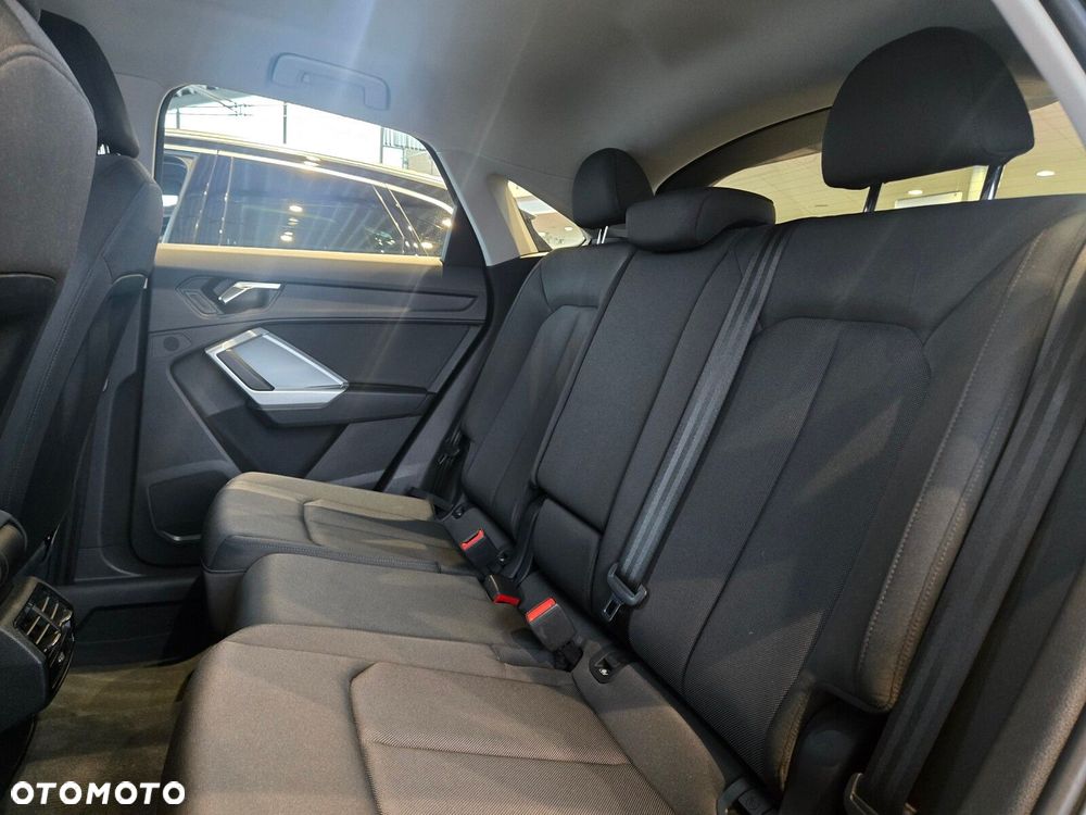 Audi Q3 Sportback - 11