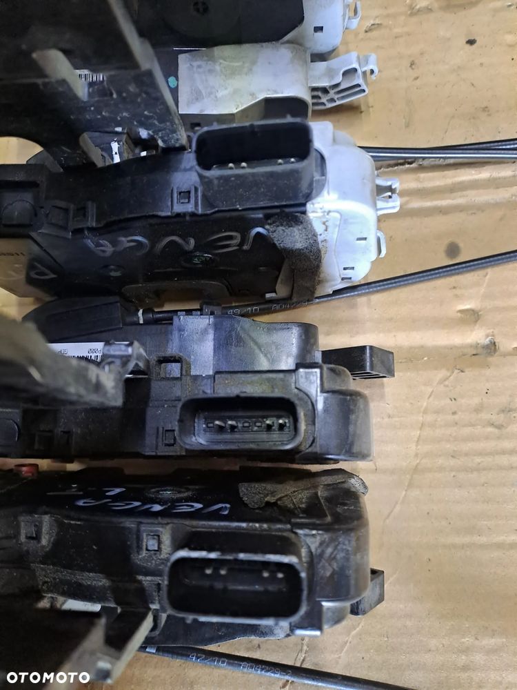 Kia Venga zamki drzwi komplet lewy przód 6 Pin pozostałe 4 Pin EU - 26
