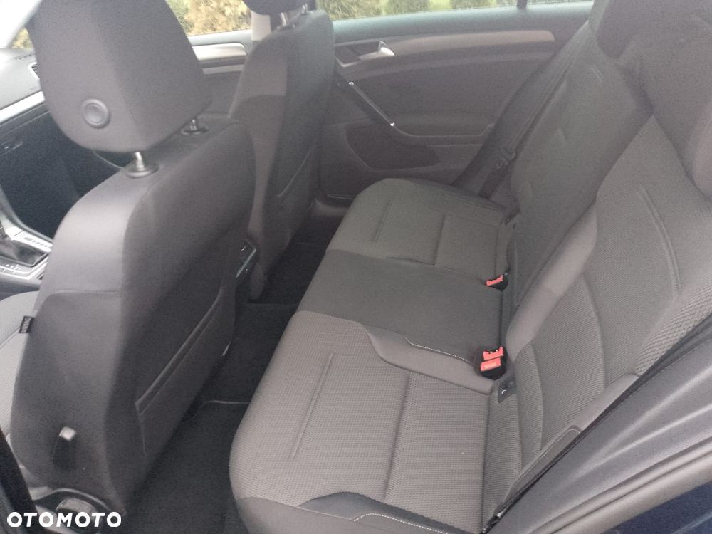 Volkswagen Golf - 10