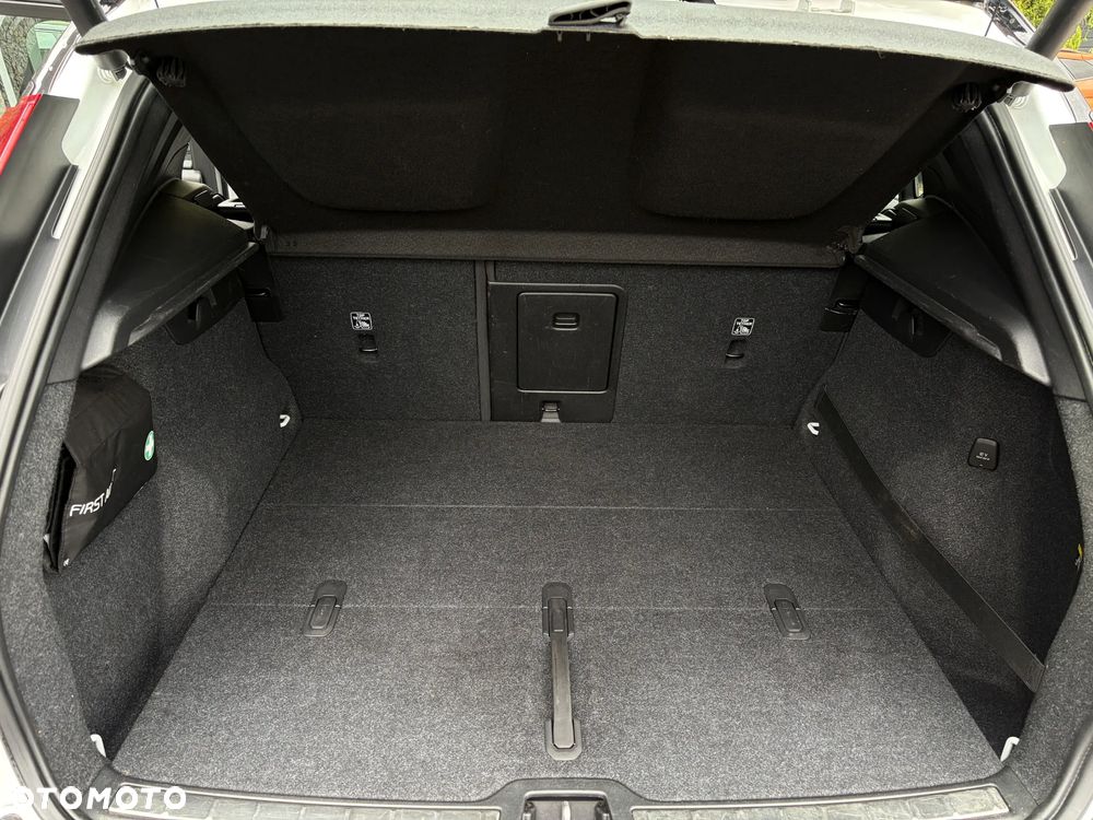 Volvo XC 40 D4 SCR AWD R-Design - 36