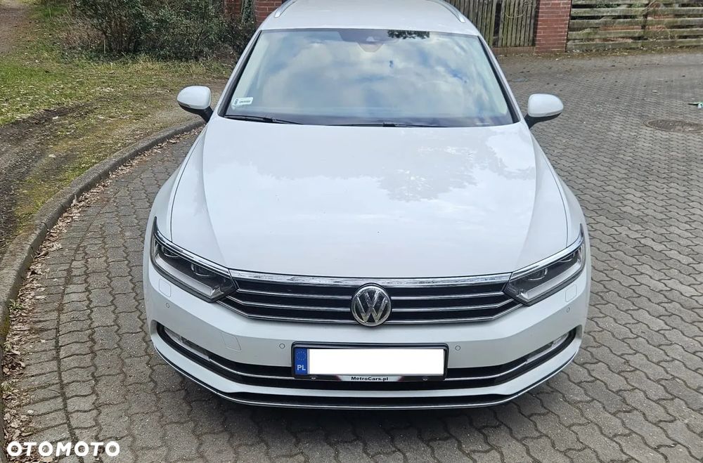 Volkswagen Passat - 1