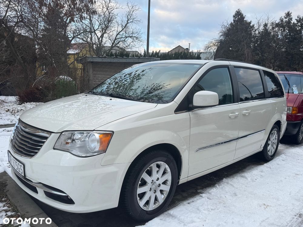 Chrysler Town & Country - 2