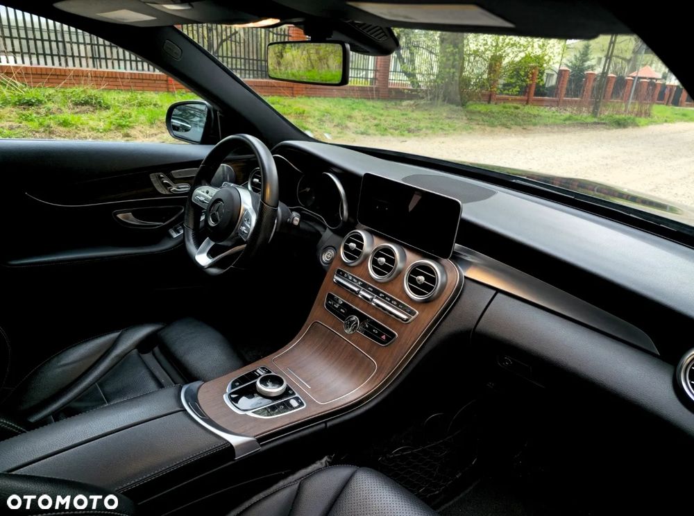 Mercedes-Benz Klasa C 300 9G-TRONIC AMG Line - 25