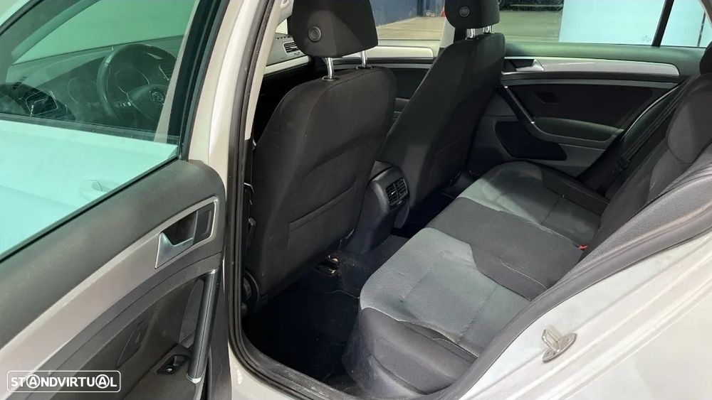 VW Golf - 12