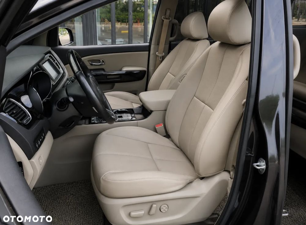 Kia Carnival - 6