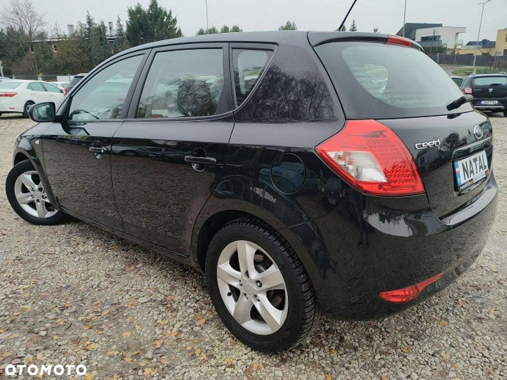 Kia Ceed - 4