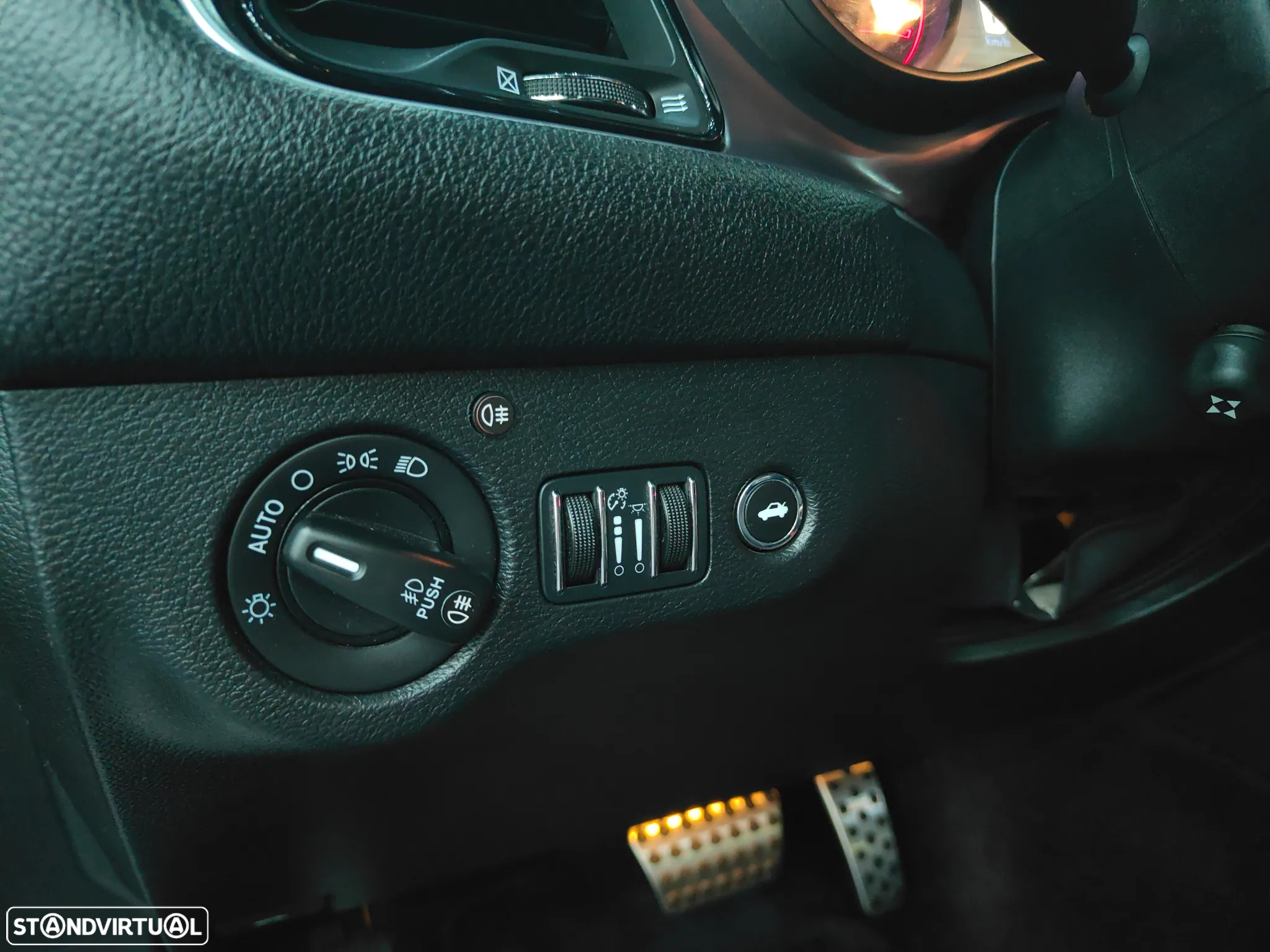 Dodge Challenger Auto SXT Plus - 15