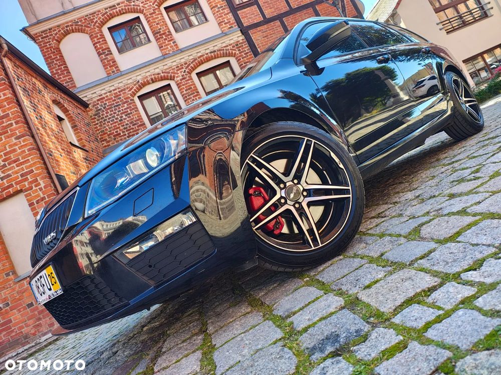 Skoda Octavia Combi 2.0 TDI RS - 36