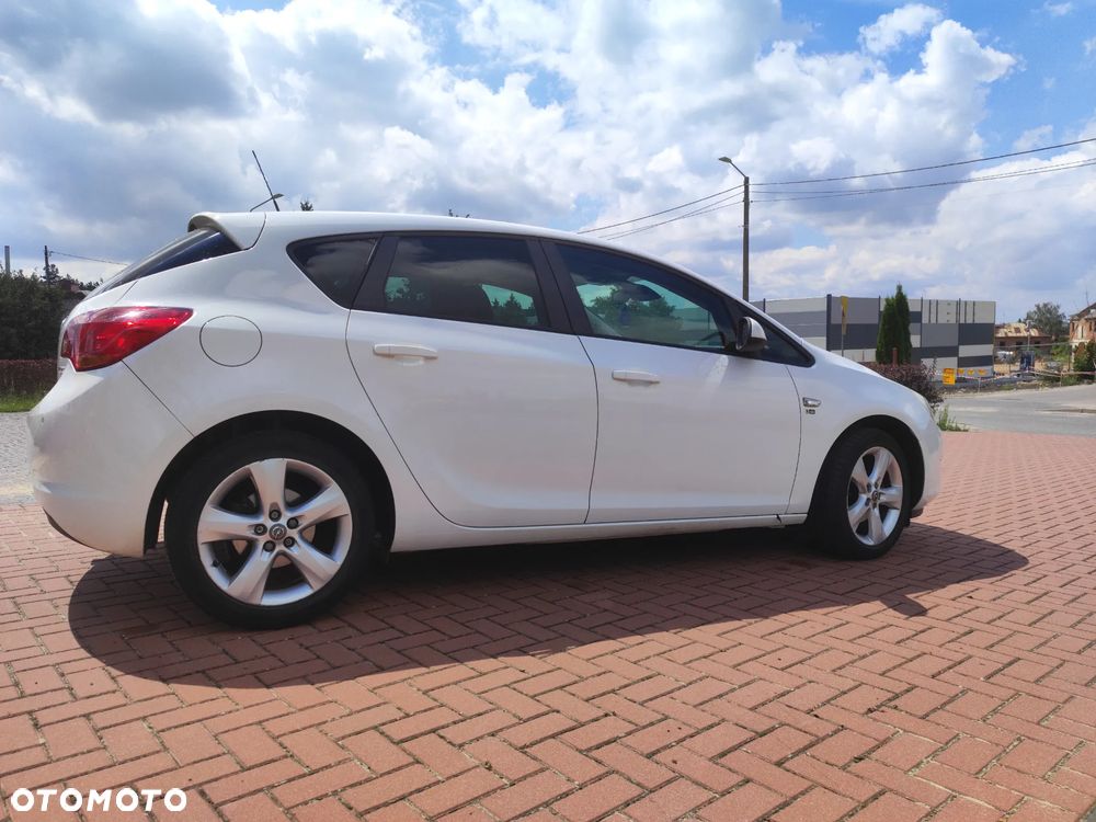 Opel Astra 1.4 Turbo 150 Jahre - 8