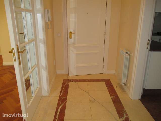 T2 com varanda, garagem e elevador em Coimbra - Grande imagem: 5/27