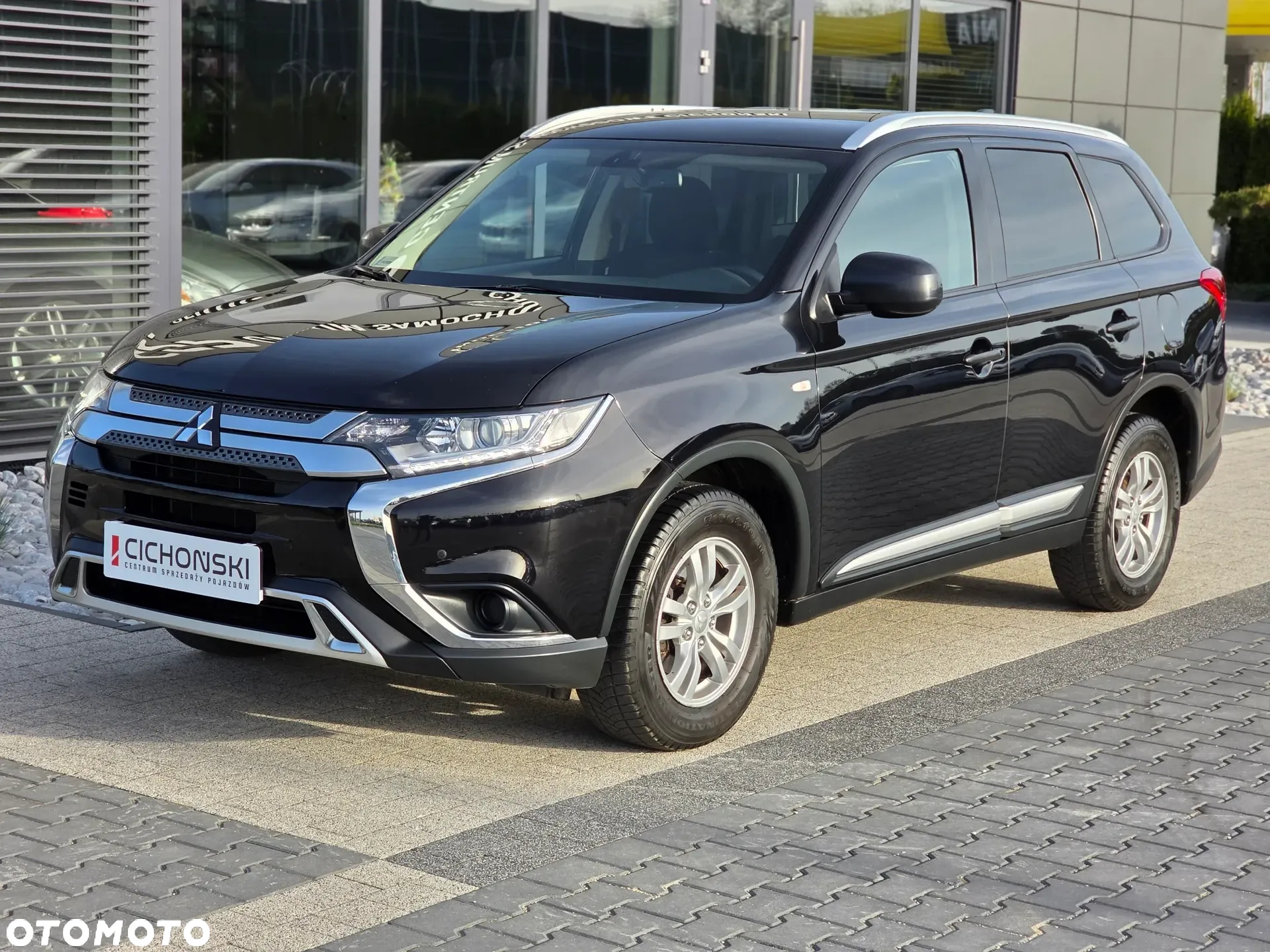Mitsubishi Outlander 2.0 Invite + 2WD - 3