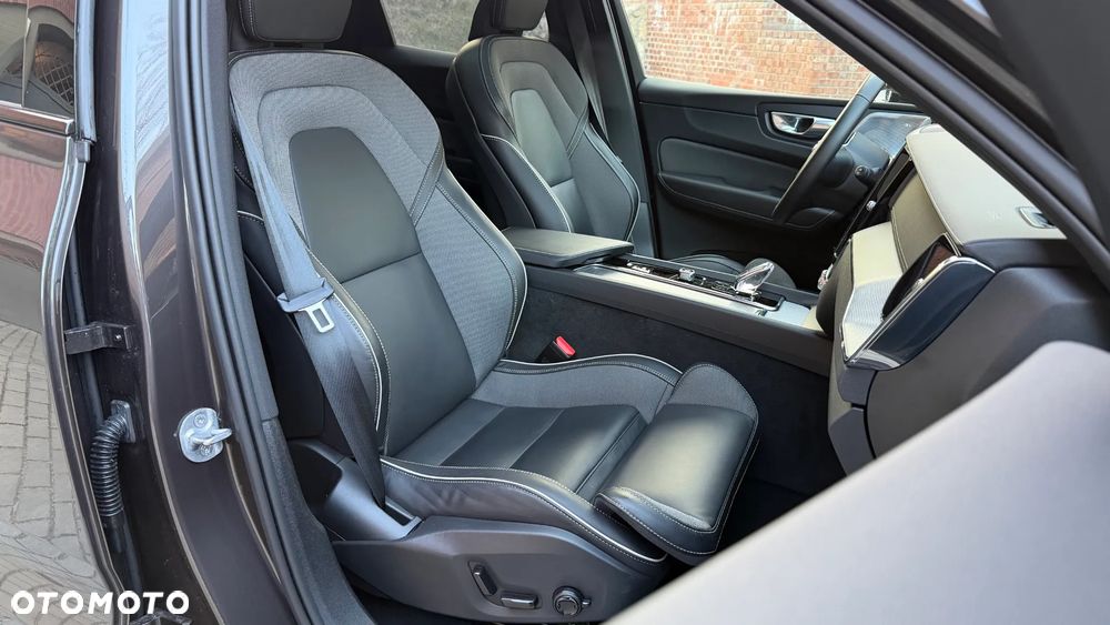 Volvo XC 60 B5 B AWD Ultra Dark - 8