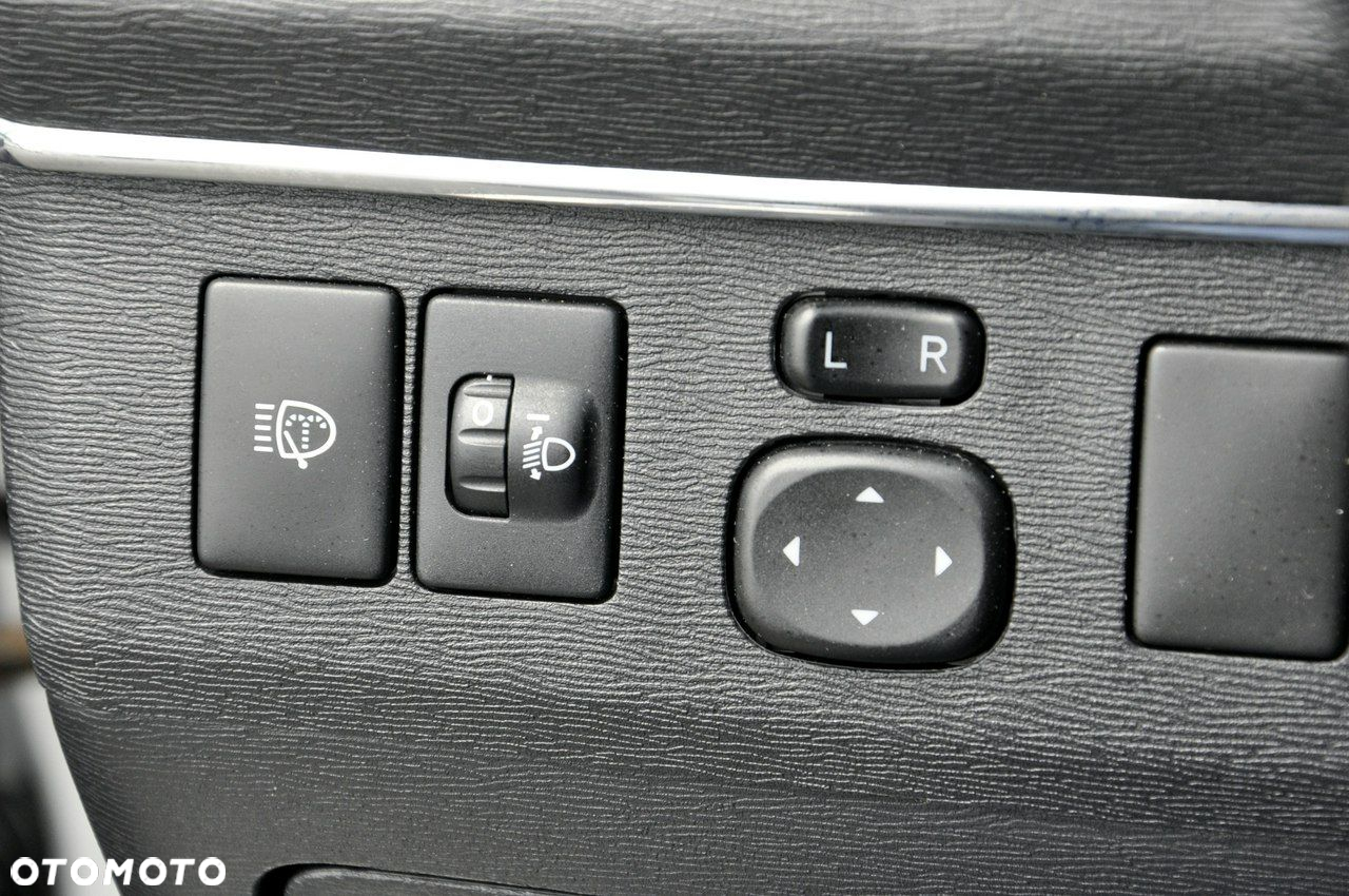 Toyota Avensis Combi 1.6 Sol - 9