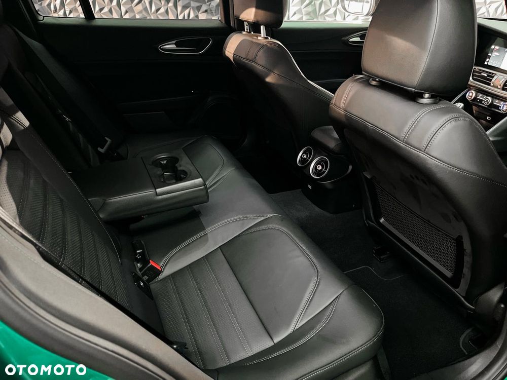 Alfa Romeo Giulia - 19