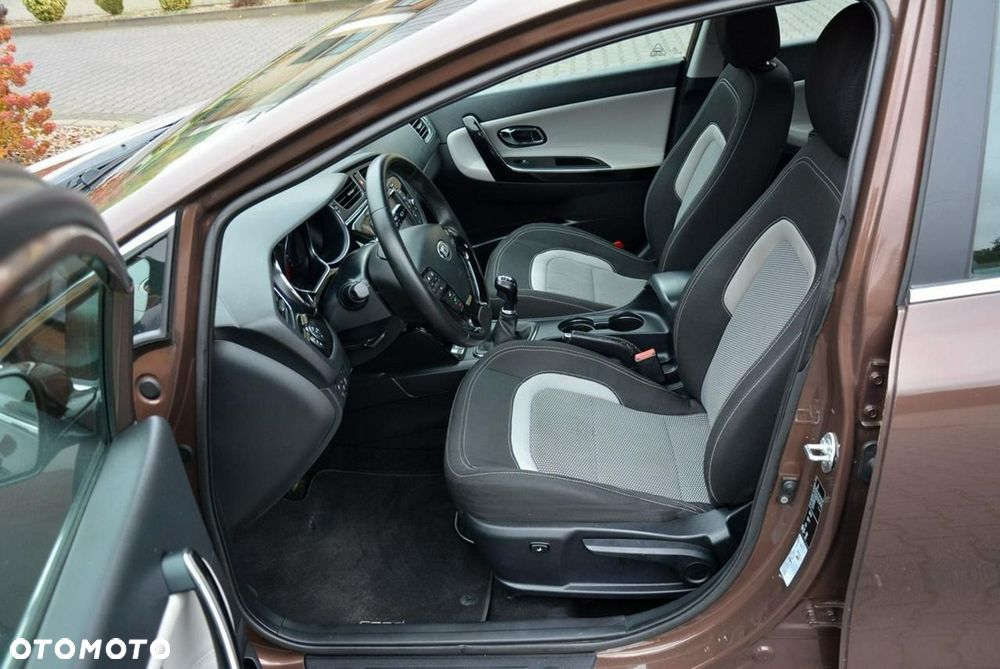 Kia Ceed 1.6 GDI Platinum Edition - 22