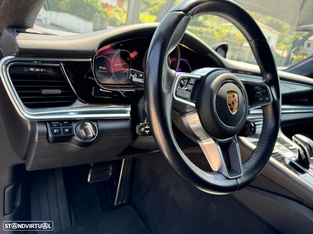 Porsche Panamera 4 S - 38