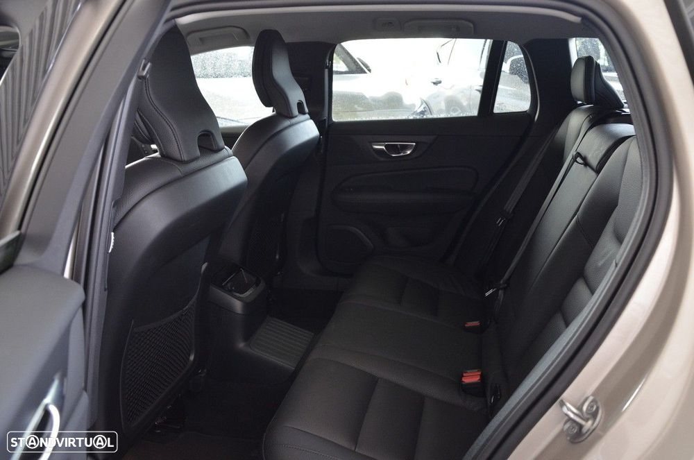Volvo V60 2.0 T6 AWD TE Plus Dark - 16