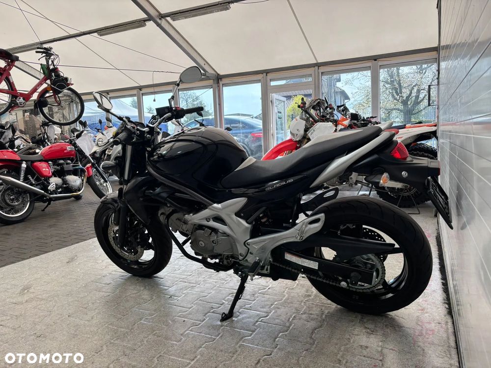 Suzuki Gladius - 15