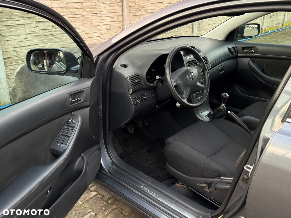 Toyota Avensis 2.0 VVT-i Sol - 12