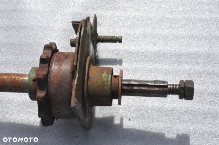 WAŁ GARDZIELI PODAJNIKA JOHN DEERE 1177 - 4