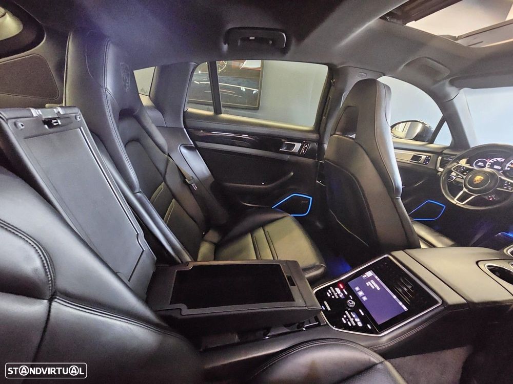 Porsche Panamera 4 E-Hybrid - 22