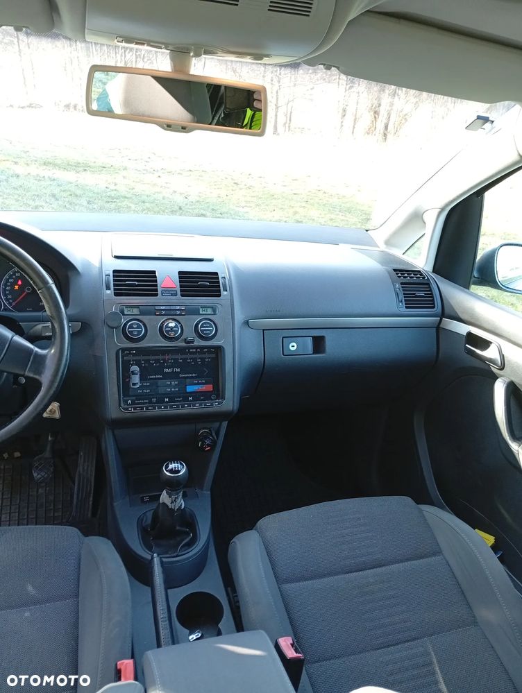 Volkswagen Touran 2.0 TDI Highline - 14