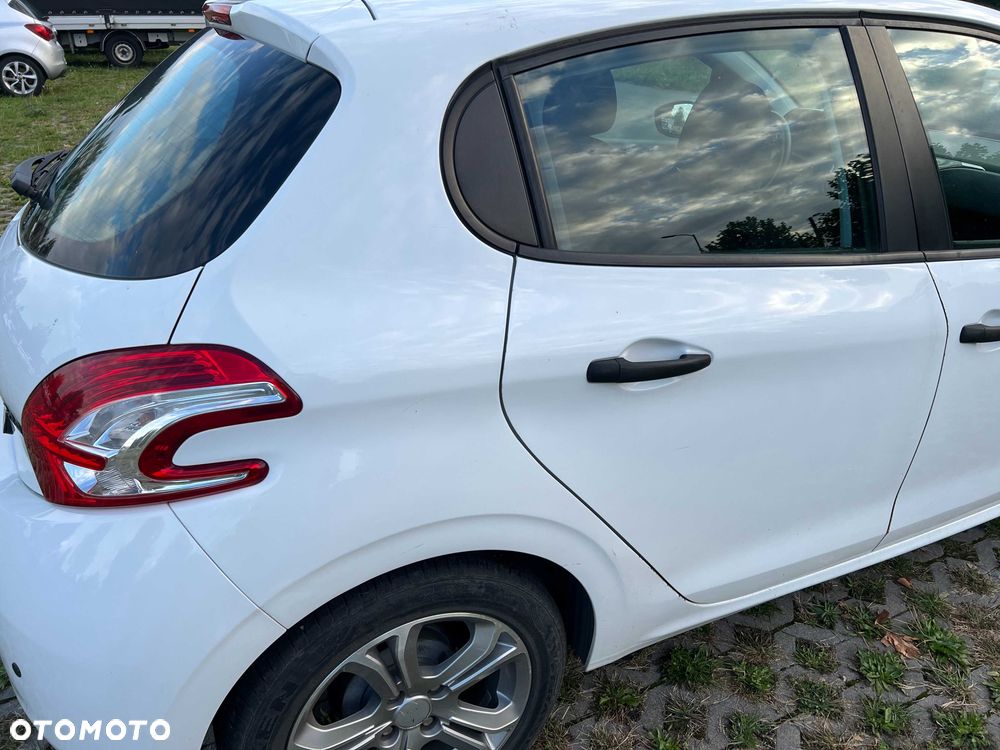 Peugeot 208 - 4